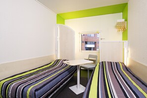 Desk, soundproofing, cribs/infant beds, free WiFi
