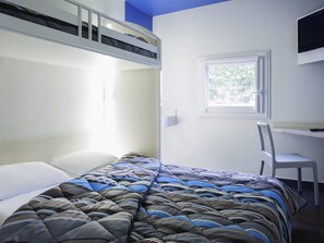 Meja kerja, kedap suara, dan tempat tidur bayi (biaya tambahan)
