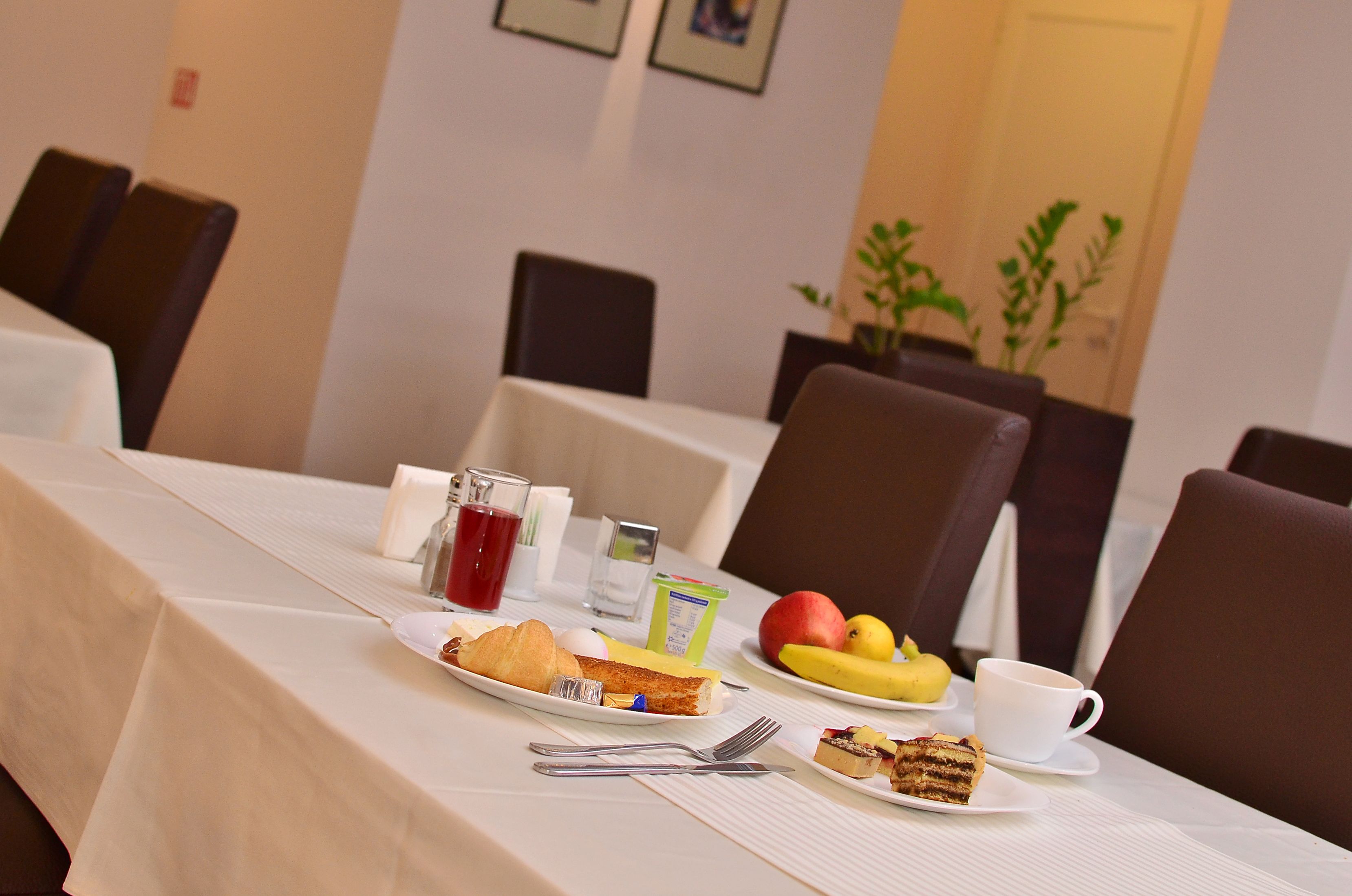 Free daily continental breakfast