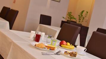 Free daily continental breakfast