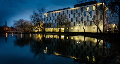 Best Western Plus Lakeside Hotel