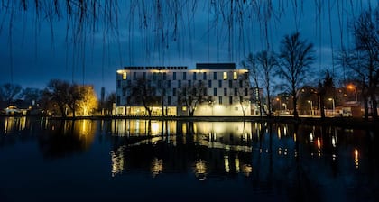 Best Western Plus Lakeside Hotel