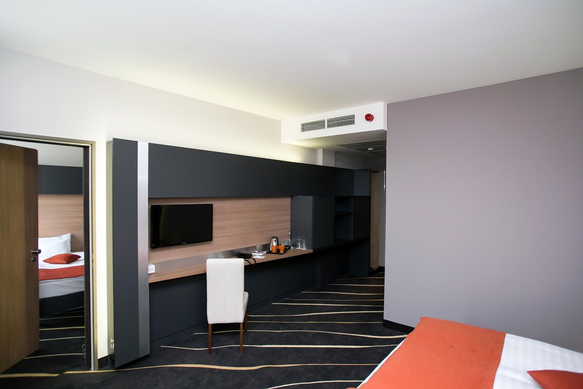 Ropa de cama hipoalergénica y minibar 