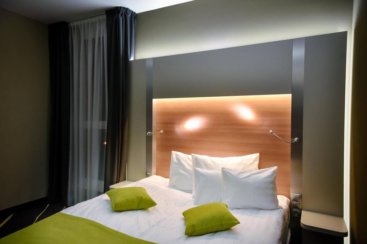 Hypo-allergenic bedding available, minibar, in-room safe, soundproofing