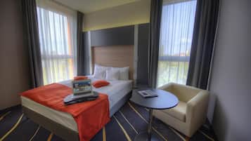 Standard Room, 1 King Bed, Lake View (Quiet Location) | Hypo-allergenic bedding, minibar, in-room safe, individually furnished