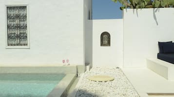 Piscine extérieure, piscine à débordement