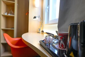 Bureau, chambres insonorisées, Wi-Fi gratuit, réveils