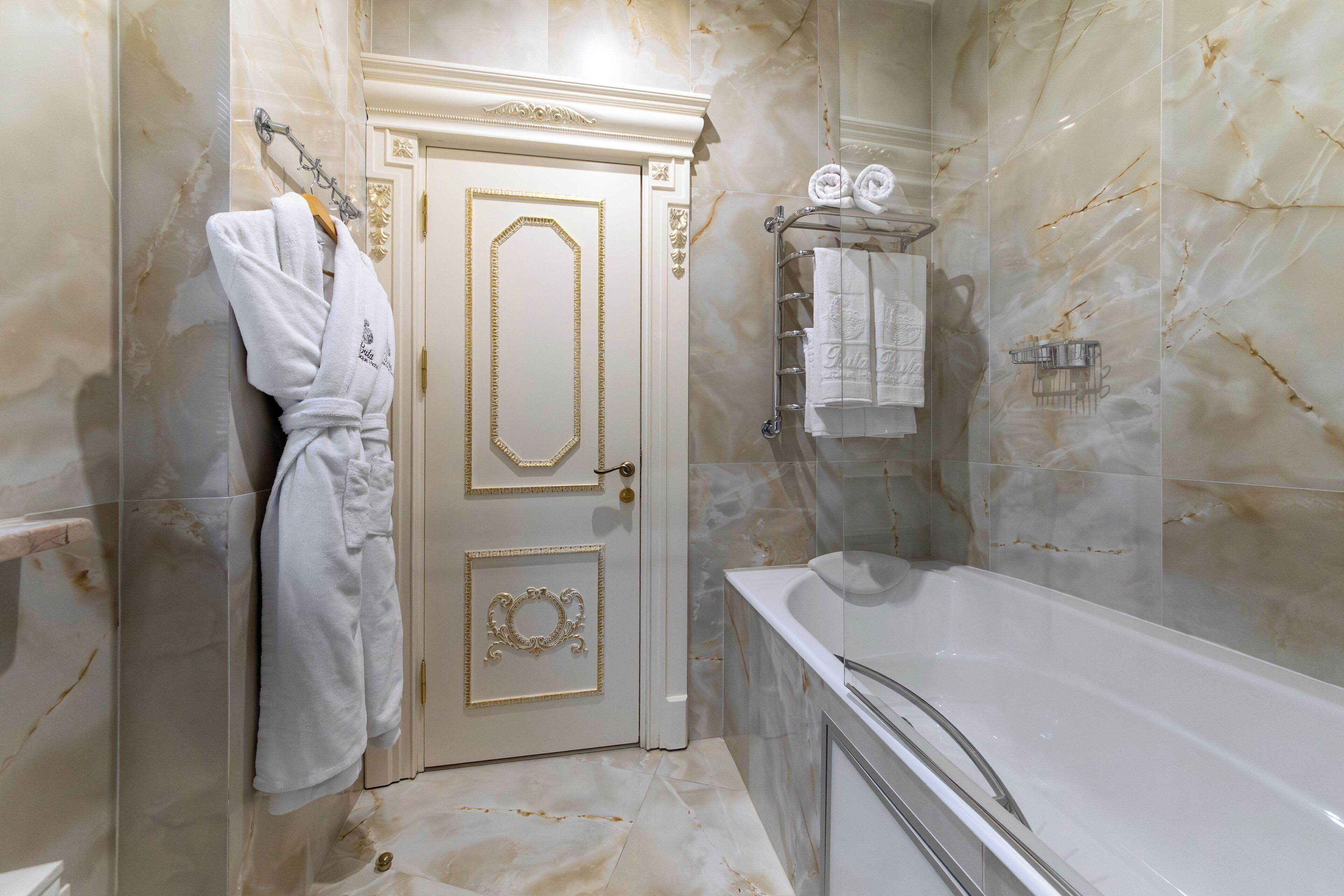 Comfort-Suite, 1 Schlafzimmer | Badezimmer | Designer-Toilettenartikel, Haartrockner, Bademäntel, Hausschuhe