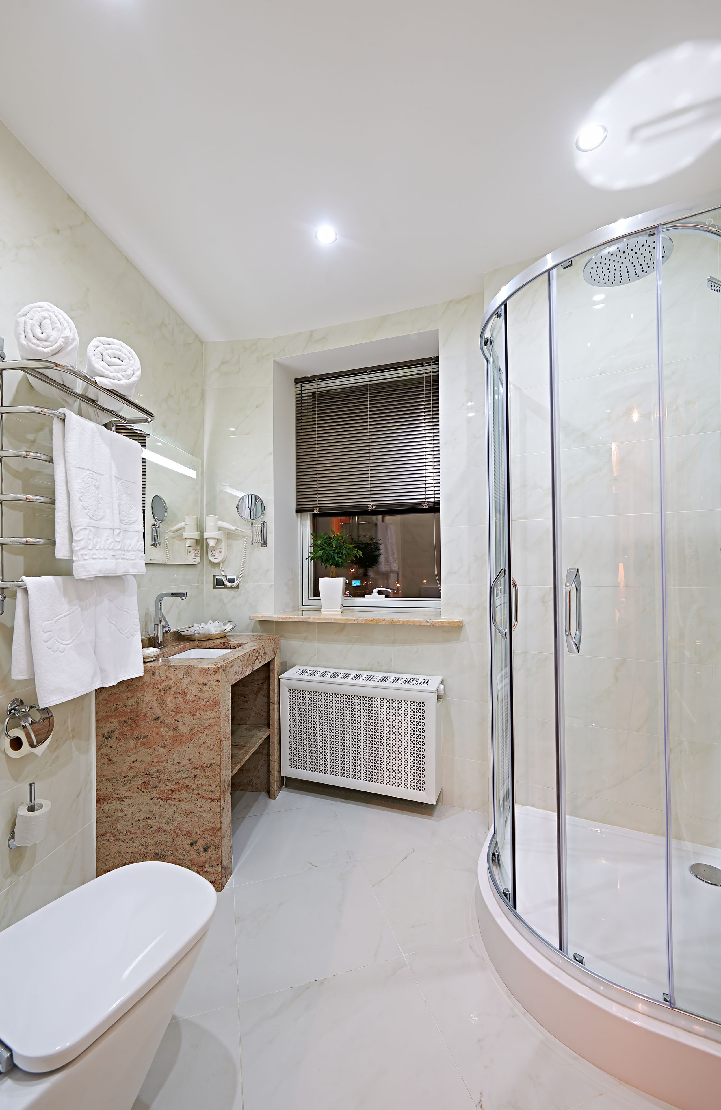 superior family room, 2 bedrooms | bathroom | designer toiletries, hair dryer, bathrobes, slippers