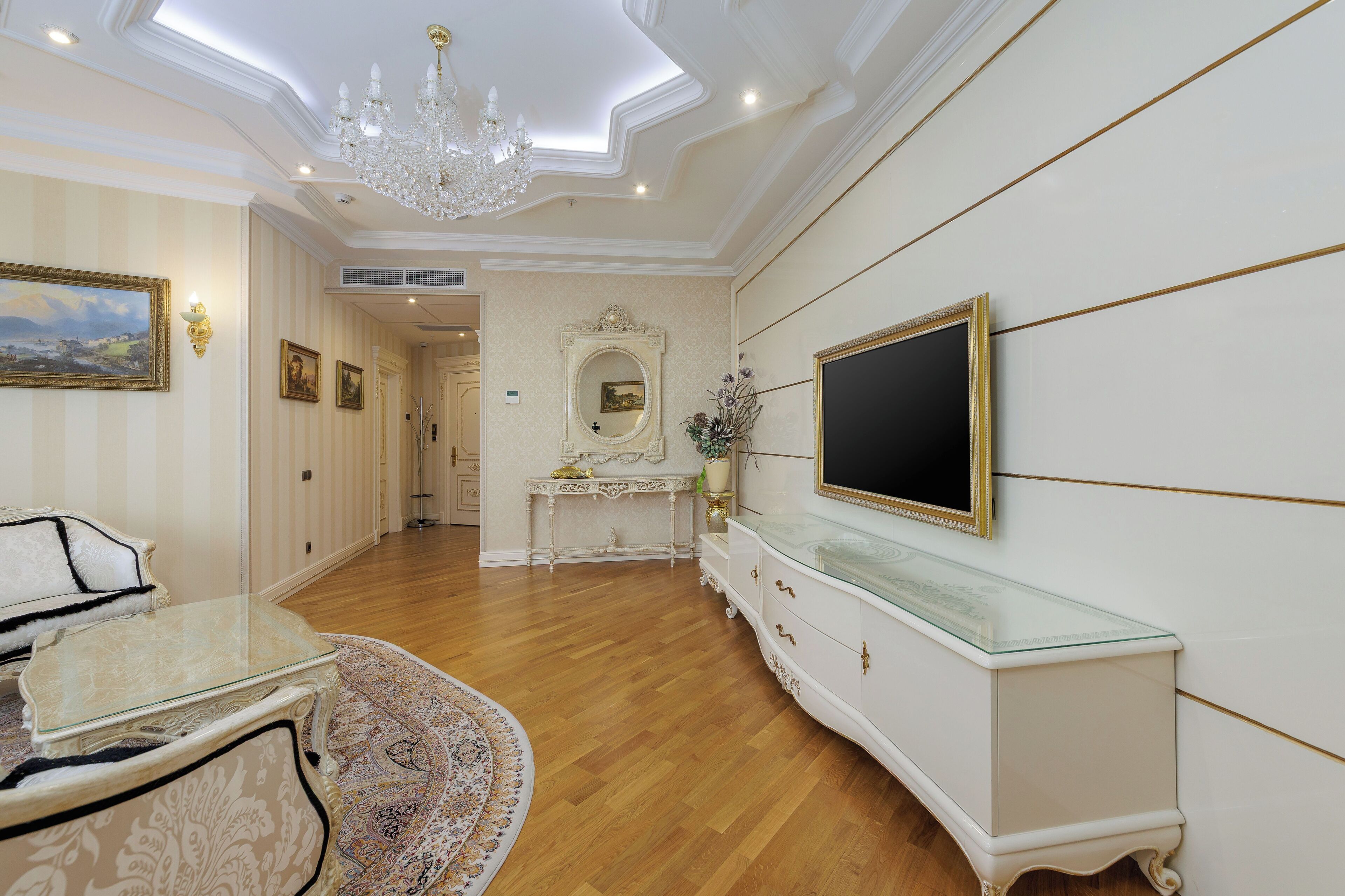 Suite Royal, 1 camera da letto | Area soggiorno | TV LED