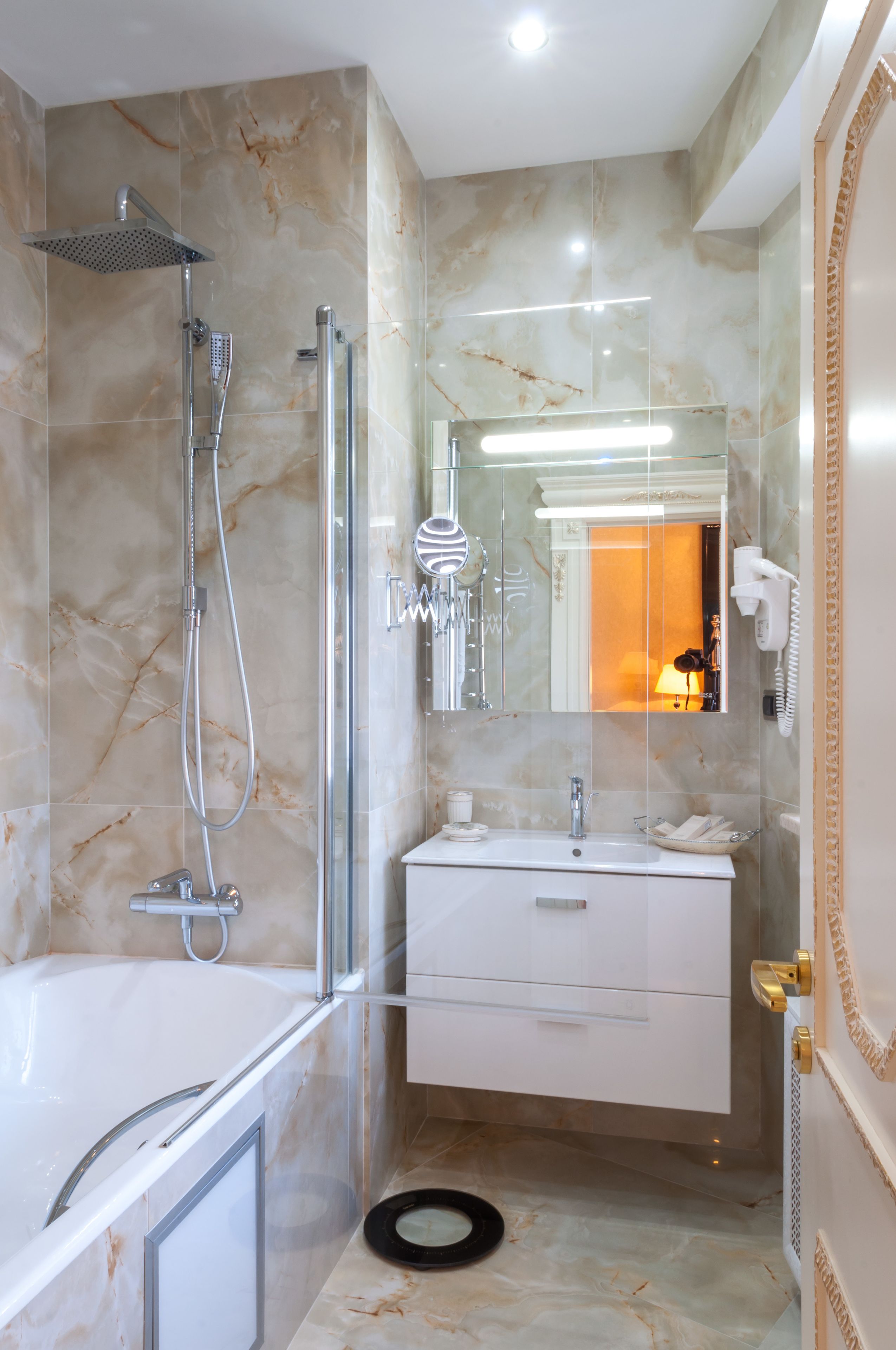 comfort suite, 1 bedroom | bathroom | designer toiletries, hair dryer, bathrobes, slippers