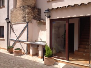 Mặt tiền nơi lưu trú