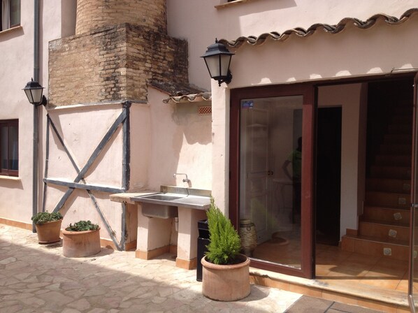 Vista frontal de la propiedad