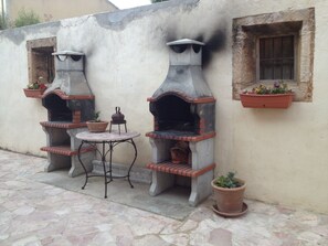 BBQ/picnic Area - BHG Hostel Secar de la Real (Palma de Mallorca)