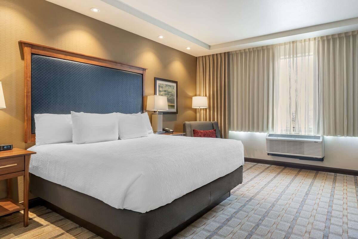 1 bedroom, premium bedding, in-room safe, desk