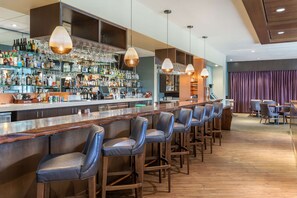 Bar (on property) - Best Western Premier Boulder Falls Inn (Lebanon)