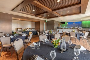 ランチ、ディナーに営業 (郷土料理)