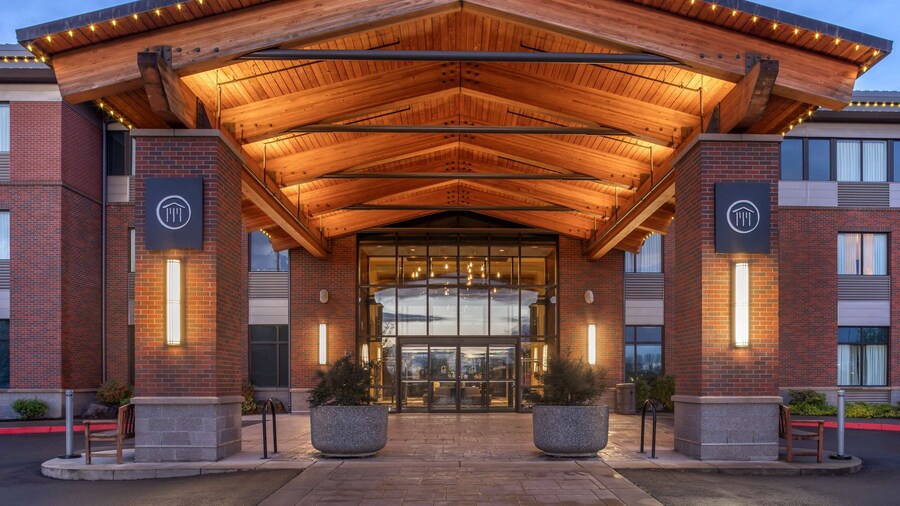 Best Western Premier Boulder Falls Inn