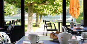 Breakfast area - Hôtel Clos Marcel (Duingt)