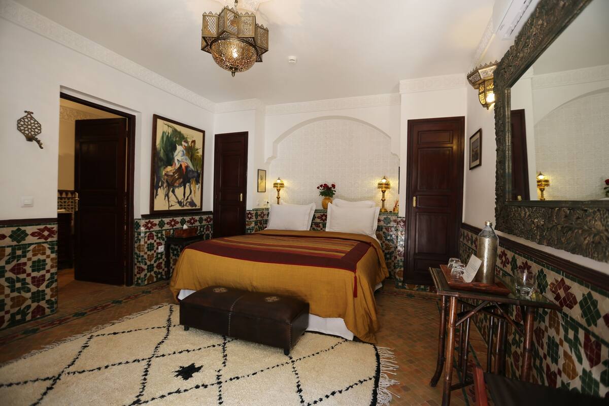 Ropa de cama de alta calidad y minibar 