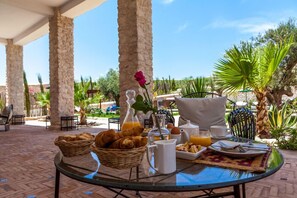 Aperto a colazione, pranzo e cena