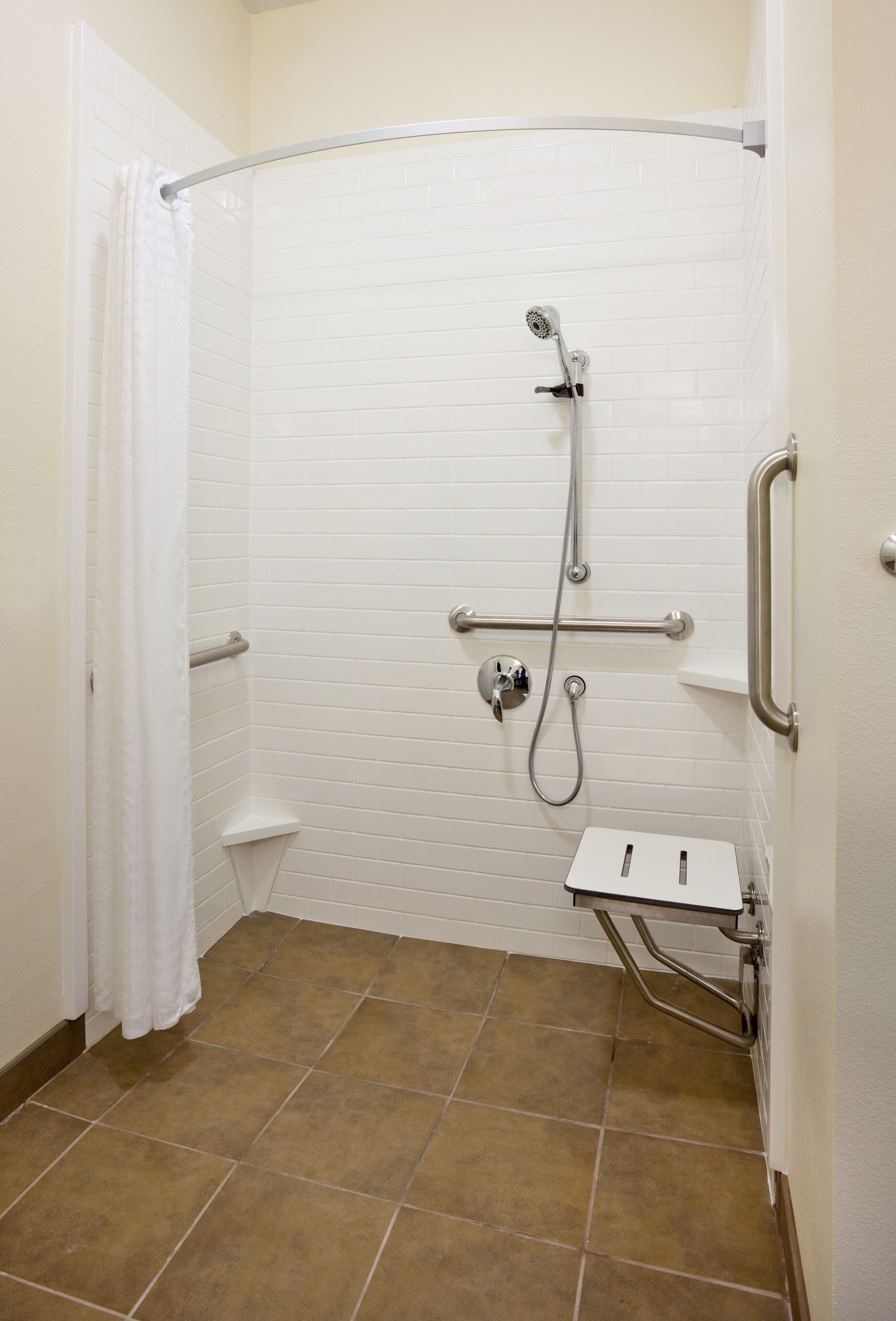 combined shower/bathtub, free toiletries, hair dryer, towels