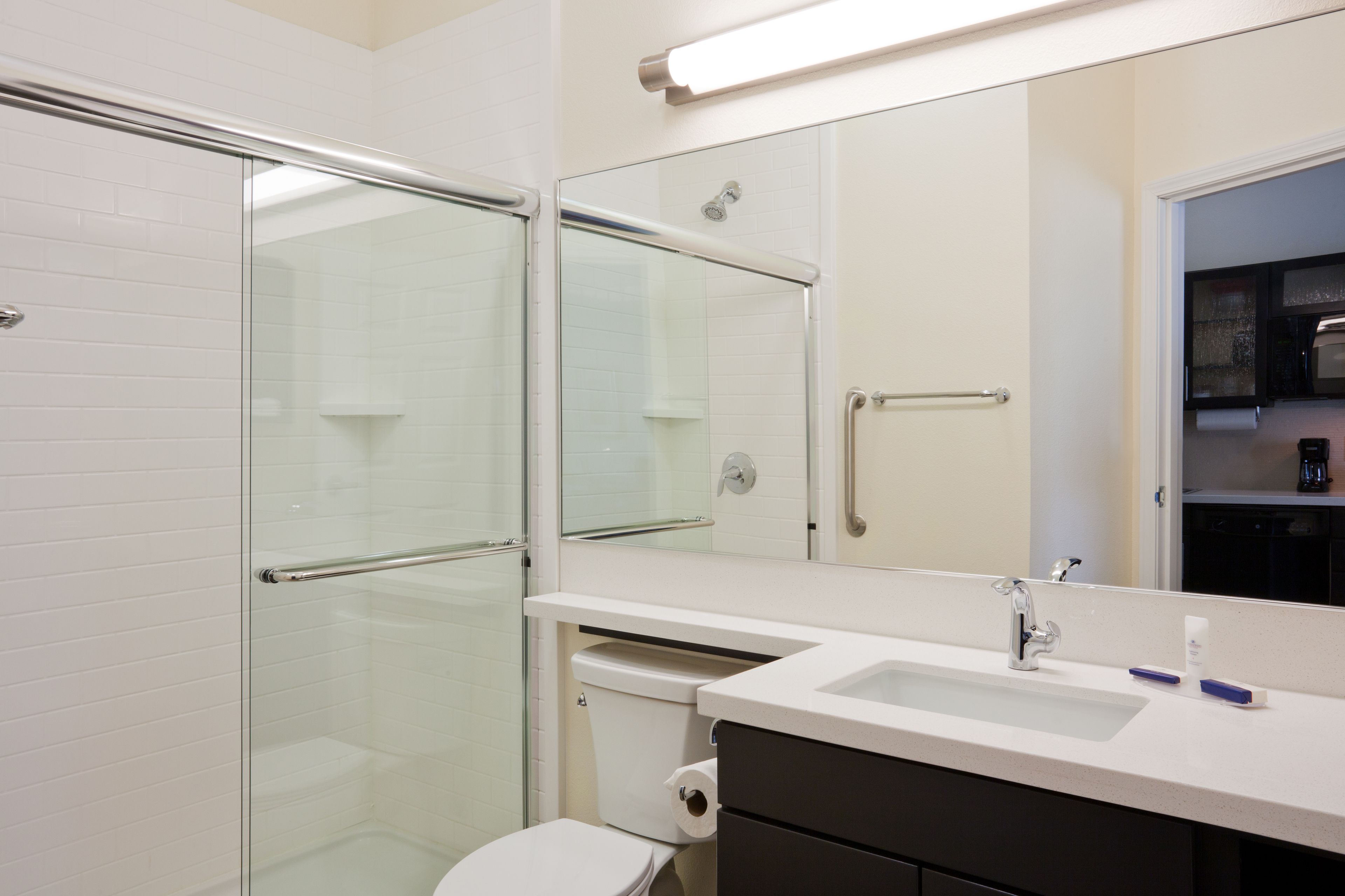 combined shower/bathtub, free toiletries, hair dryer, towels