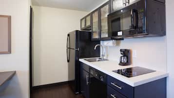 Suite, 1 Bedroom | Private kitchen