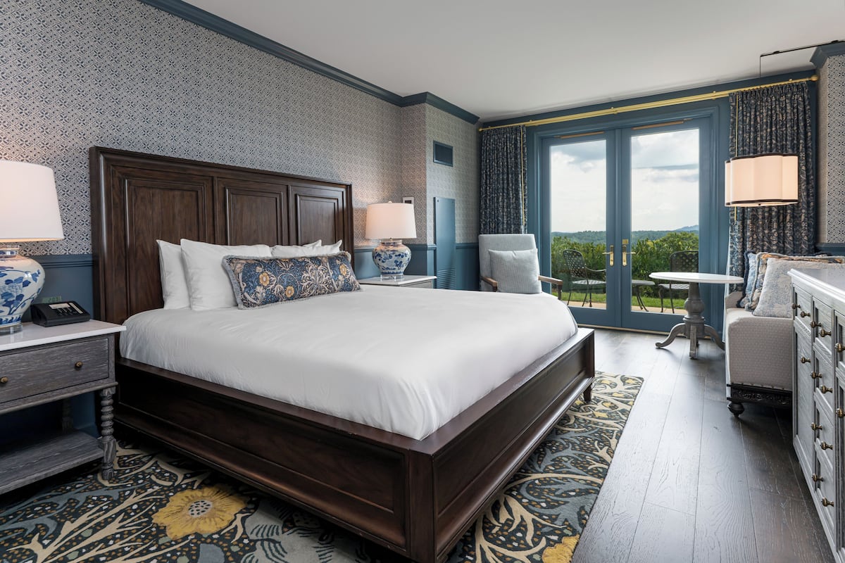 Deluxe Room, 1 King Bed, Terrace (View) | Premium bedding, in-room safe, desk, iron/ironing board