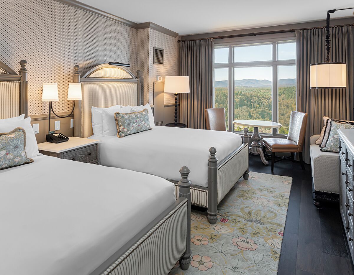 Premium bedding, in-room safe, desk, iron/ironing board