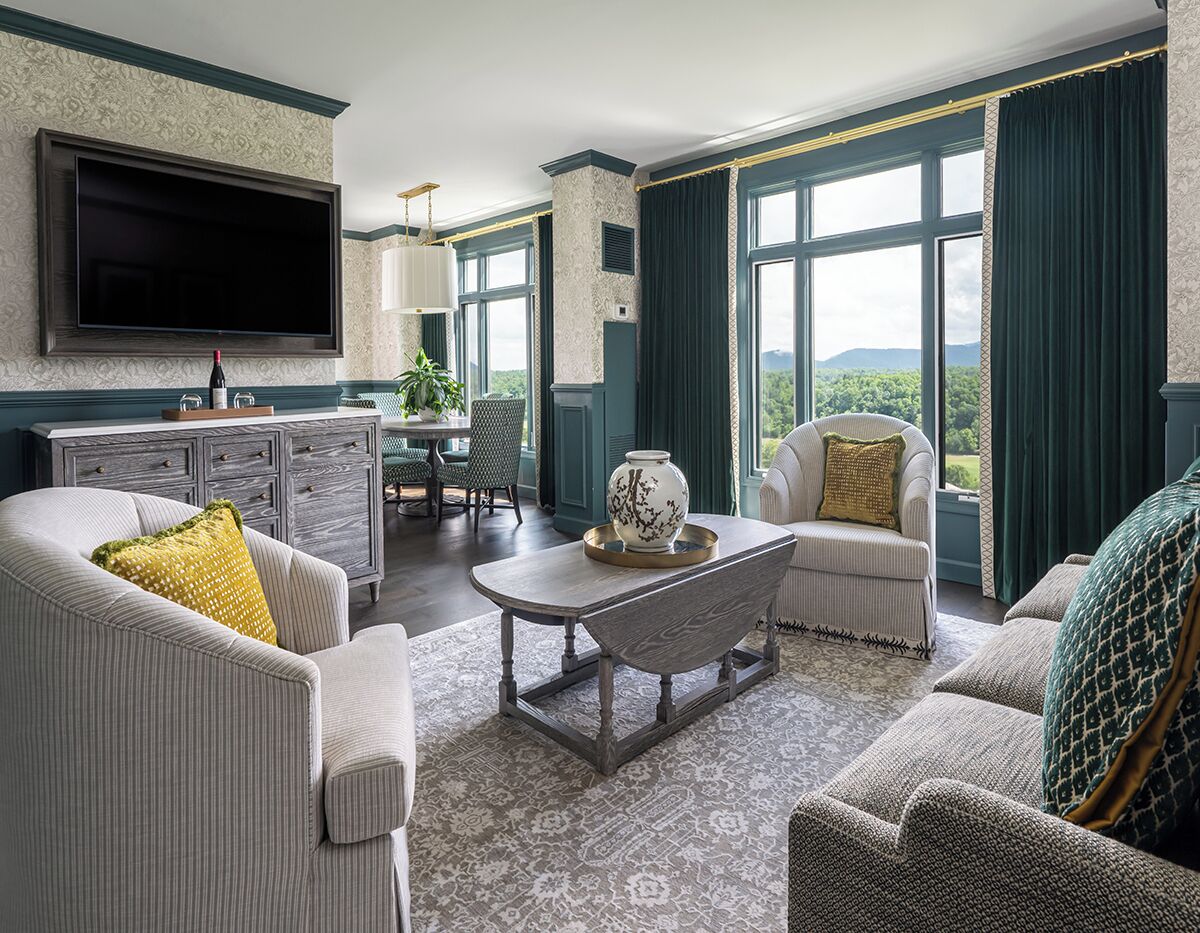 Suite (Winery) | Living area | 55-inch LED TV with satellite channels, pay movies