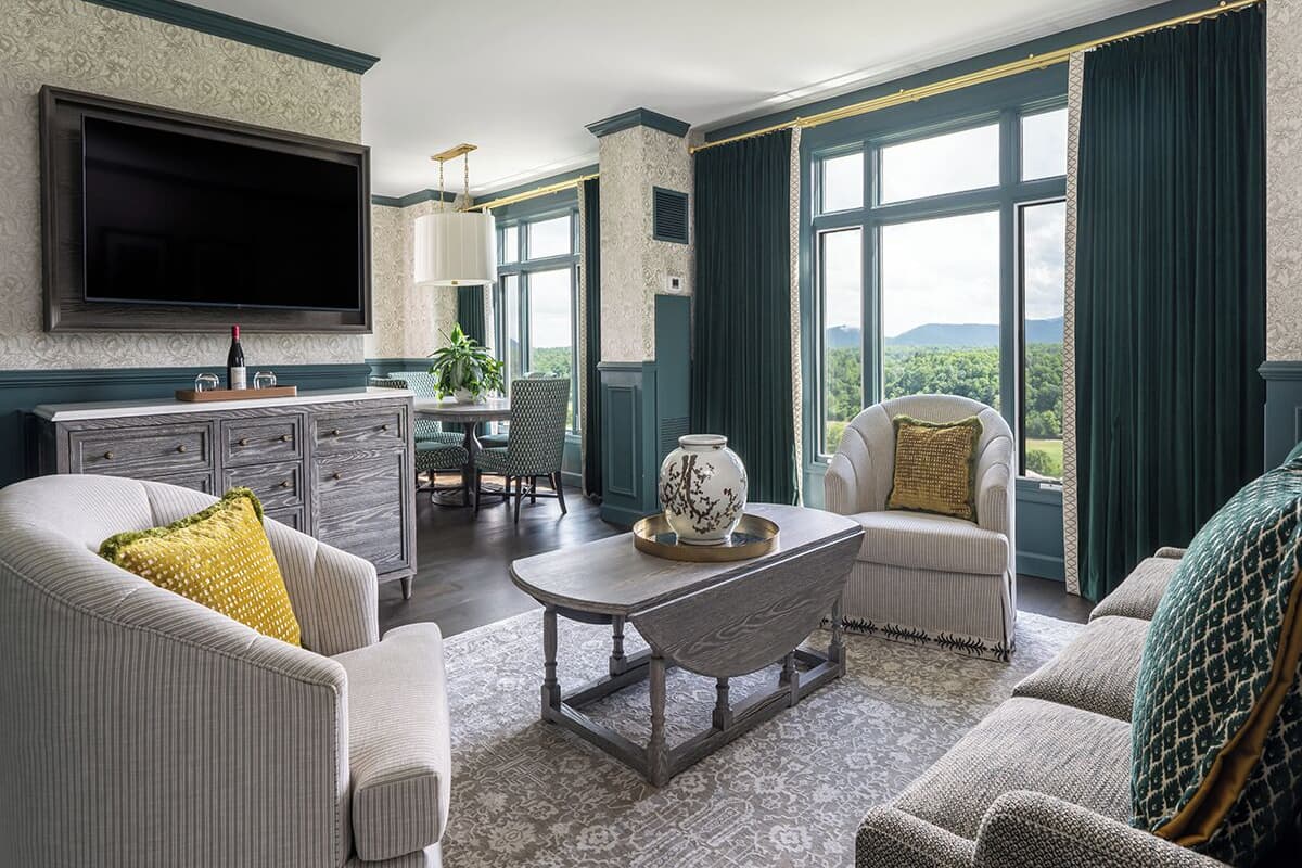 Suite (Winery) | Living area | 55-inch LED TV with satellite channels, pay movies