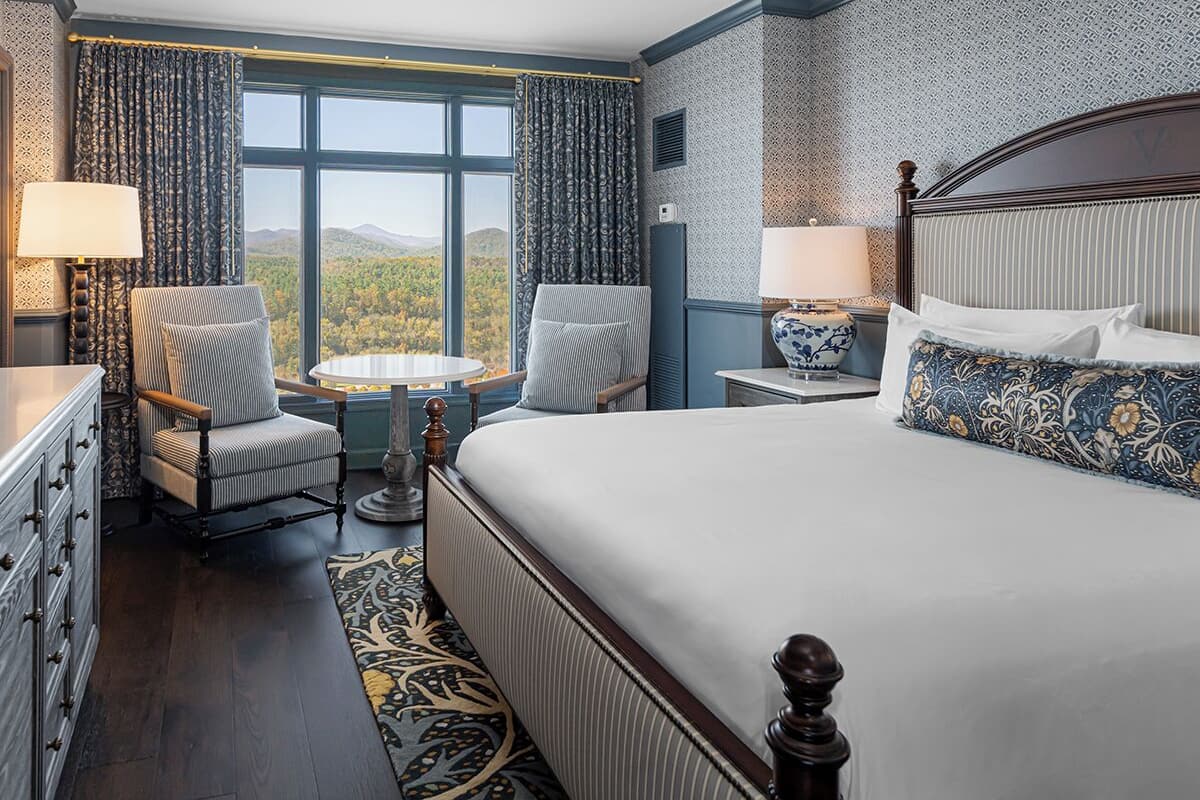 Premium bedding, in-room safe, desk, iron/ironing board