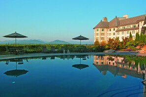 Outdoor pool - The Inn on Biltmore Estate (Asheville)