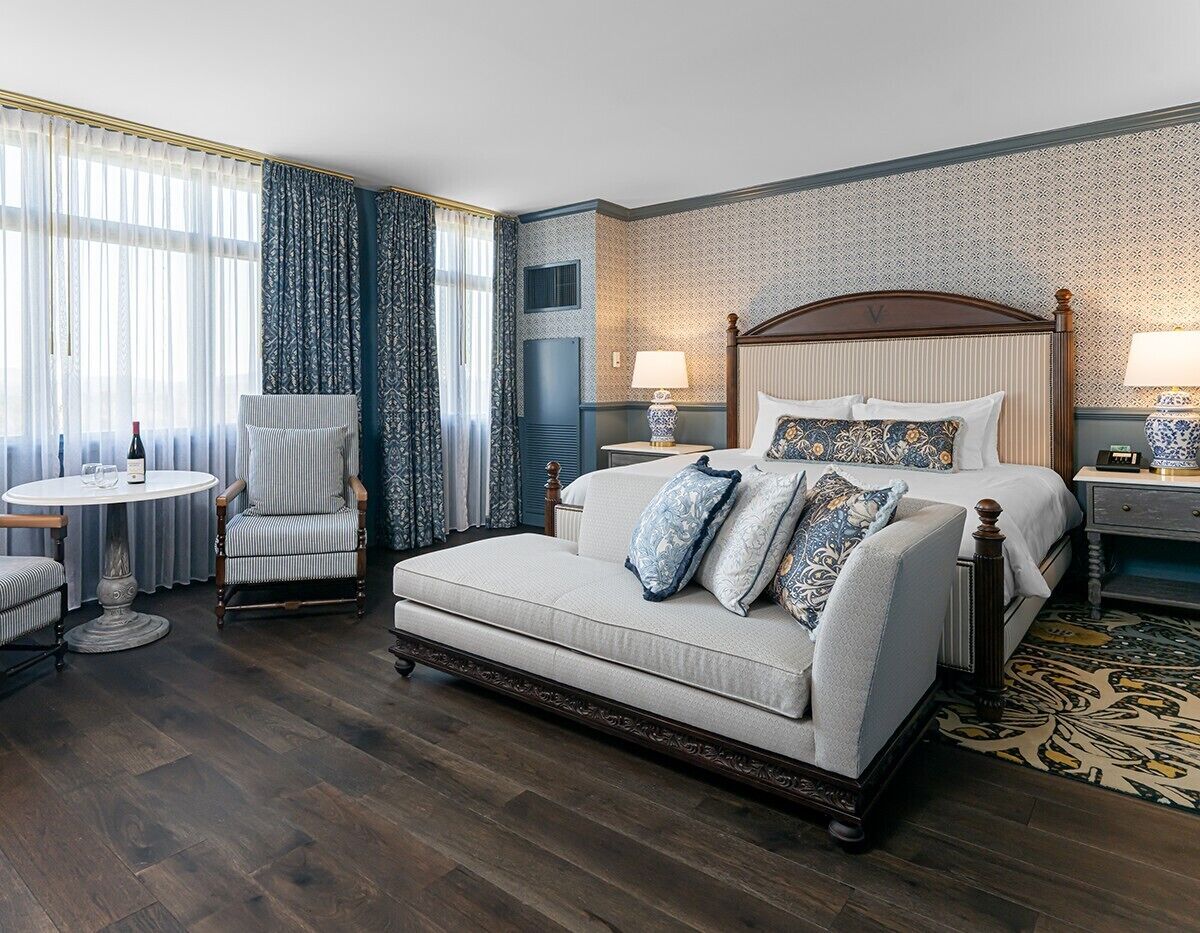 Premium bedding, in-room safe, desk, iron/ironing board