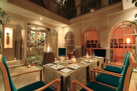 Breakfast served, local and international cuisine, alfresco dining . Riad Infinity Sea