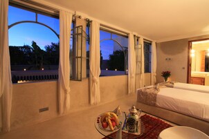 Junior Suite | Premium bedding, down comforters, pillowtop beds, in-room safe