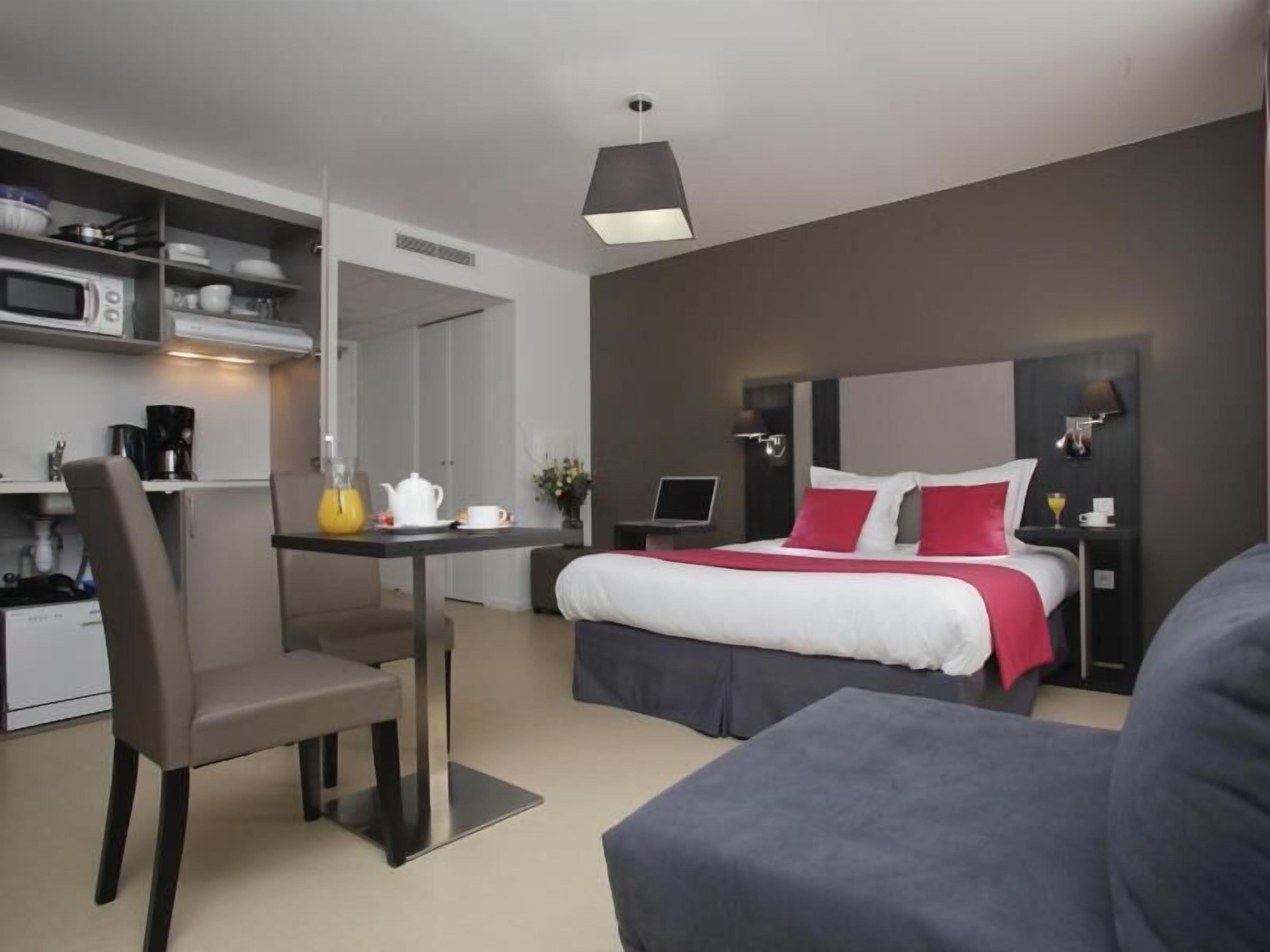 Caja de seguridad en la habitación y sistema de insonorización 