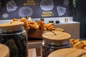 Daily buffet breakfast (EUR 18 per person)