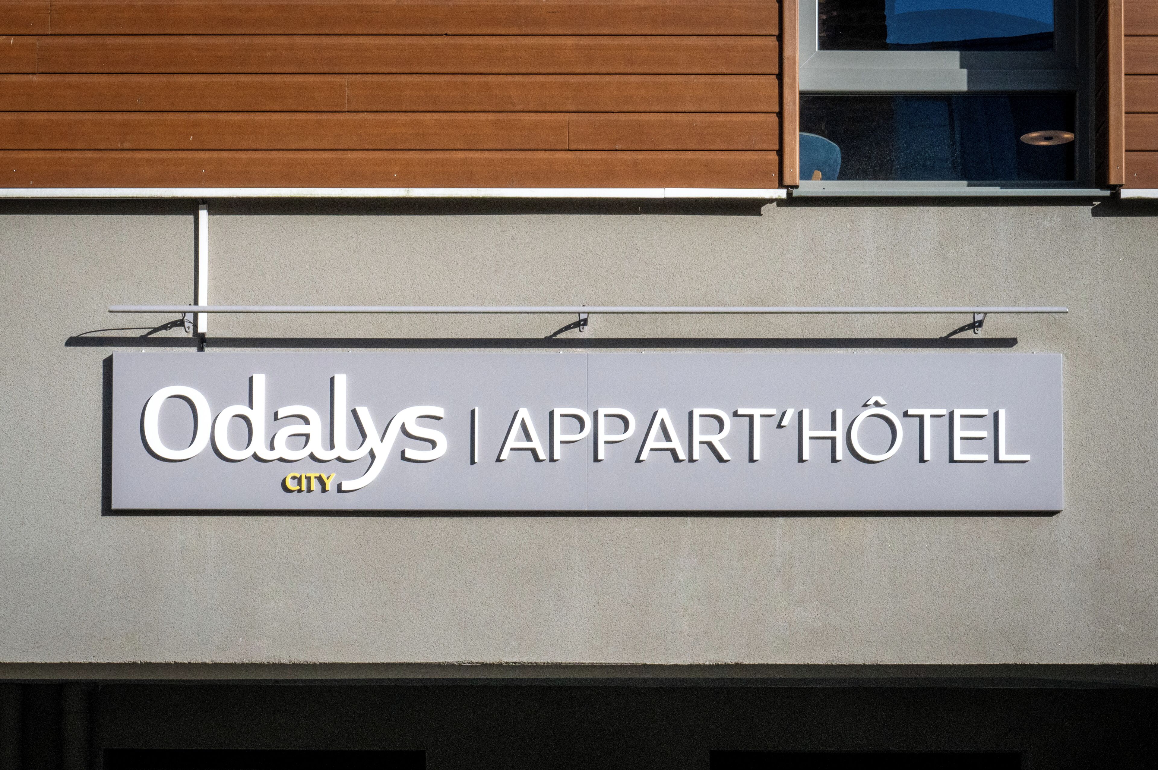 A sign for Odalys Appart'Hôtel.