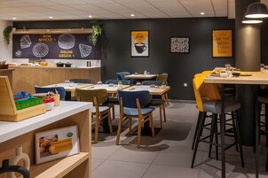Desayuno buffet todos los días (con cargo)
