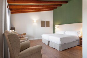 Premium bedding, down comforters, minibar, in-room safe - Hotel Can Xim (Alaro)