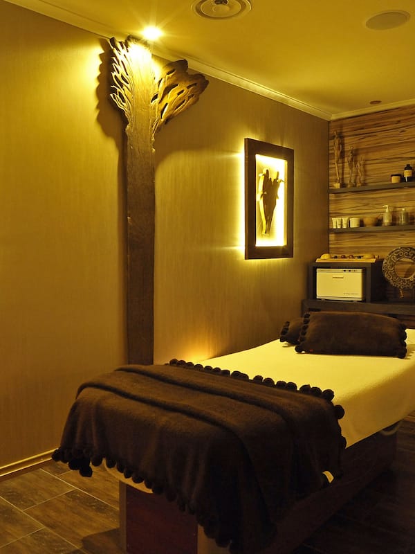 Couples treatment rooms, body treatments, hydrotherapy, aromatherapy