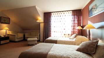 Phòng đôi hoặc 2 giường đơn Deluxe, 1 phòng ngủ | Bộ đồ giường cao cấp, minibar, két bảo mật tại phòng, bàn