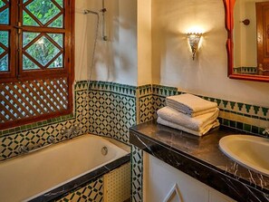 Superior Double Room Single Use, Private Bathroom, Garden View | Bathroom - Riad Dar El Assafir (Marrakech)