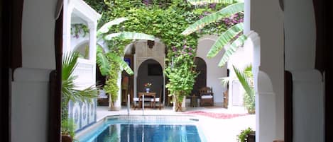 屋外プール、サンラウンジャー