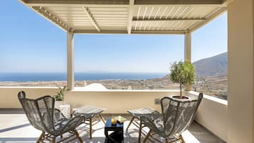 Eolia Gold Villa with Private Heated Pool | 4 bedrooms, Egyptian cotton sheets, premium bedding, down duvets