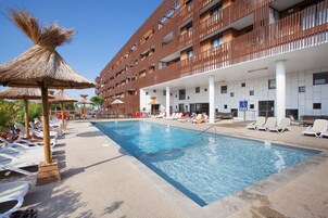 Piscine extérieure (ouverte en saison)