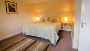 Premium Apartment, 2 Bedrooms, River View | 2 bedrooms, Egyptian cotton sheets, premium bedding, desk - Ness View Apartment (Inverness)