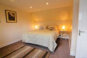 Premium Apartment, 2 Bedrooms, River View | 2 bedrooms, Egyptian cotton sheets, premium bedding